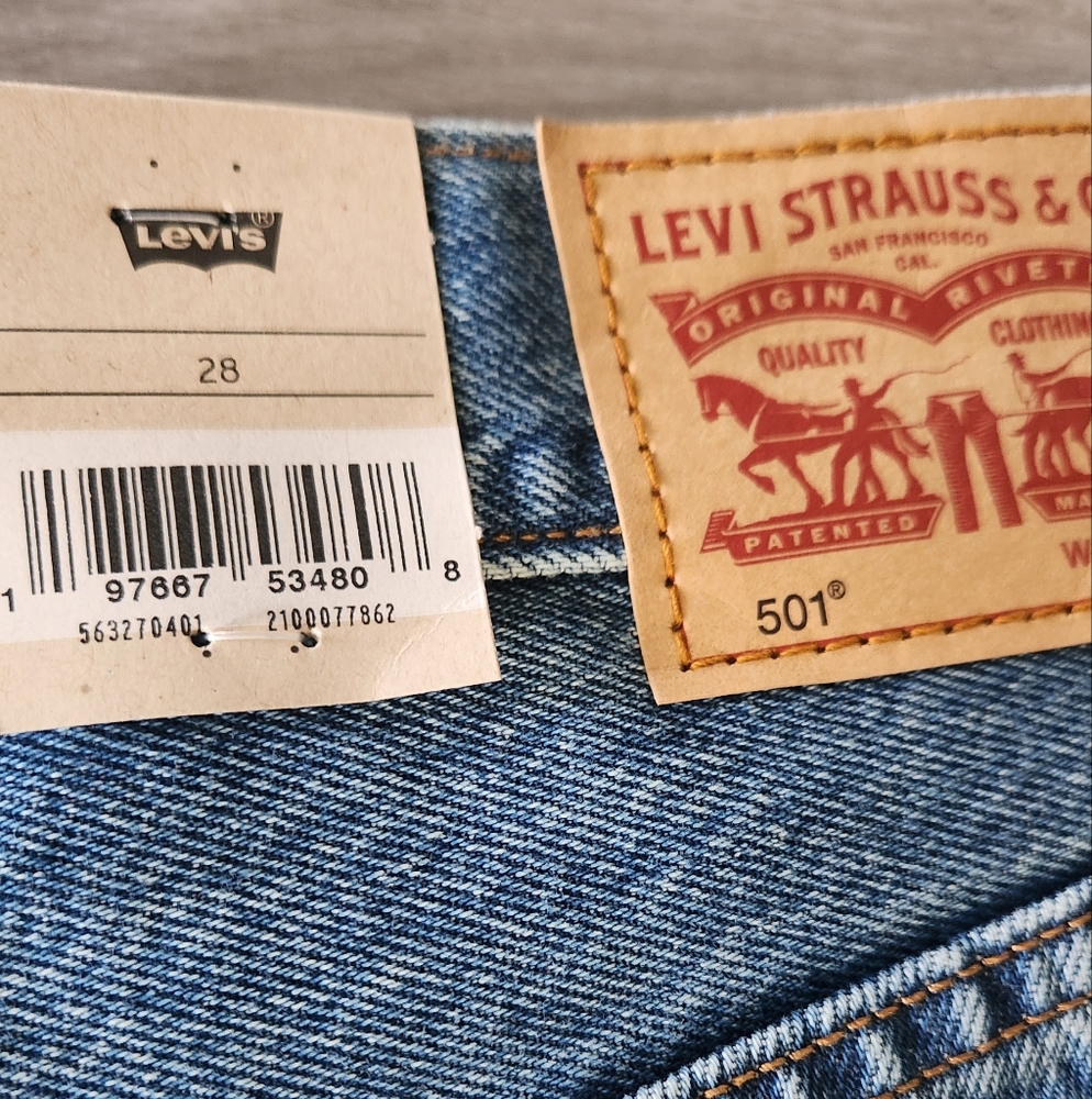 Levis High Rise Cut-off Button Fly Short - Picture 8 of 9